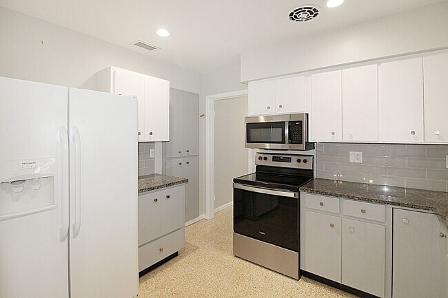 Building Photo - Island of Venice Annual Home for Rent