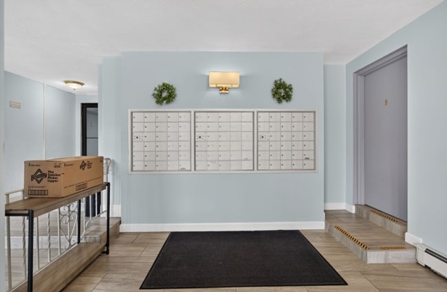 Building Photo - Beautiful Studio condo, ground floor, community pool