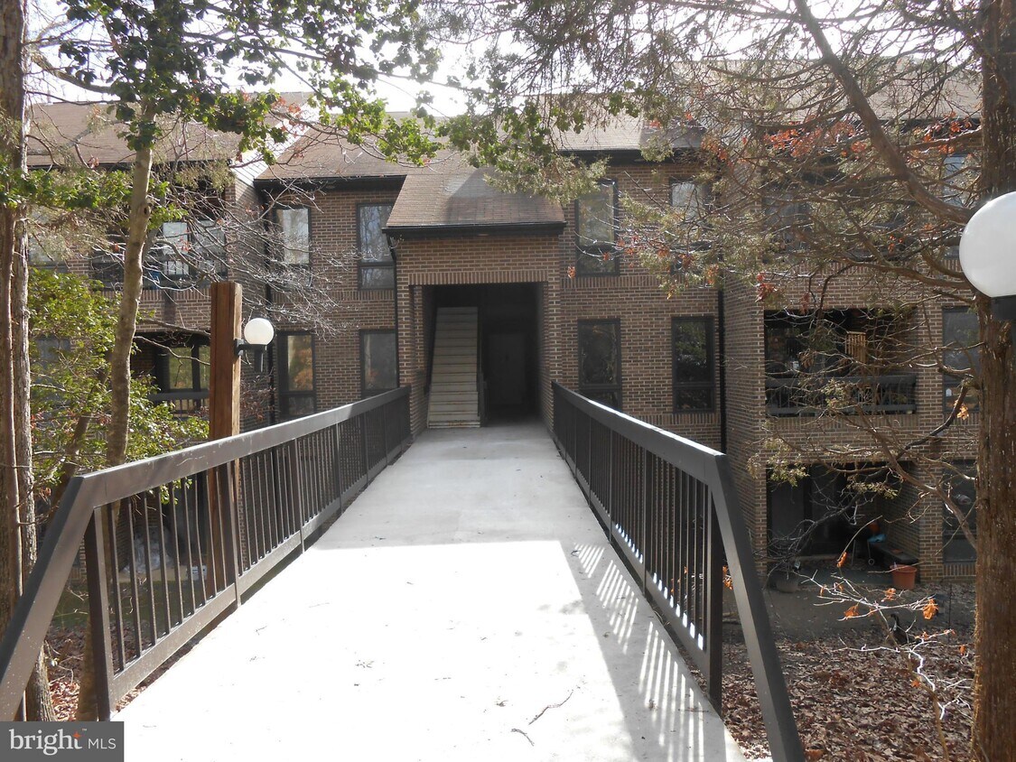 44763 Woodlake Ct, California, MD 20619 Room for Rent in California