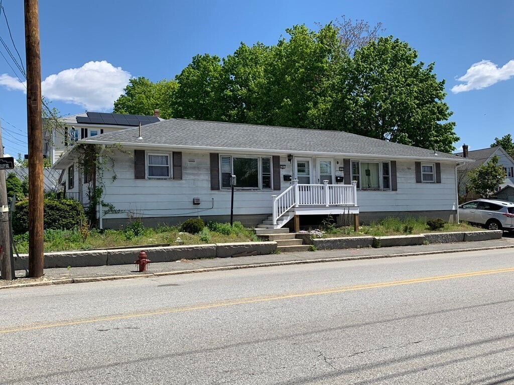 221 Mammoth Rd Unit 2, Lowell, MA 01854 Room for Rent in Lowell, MA