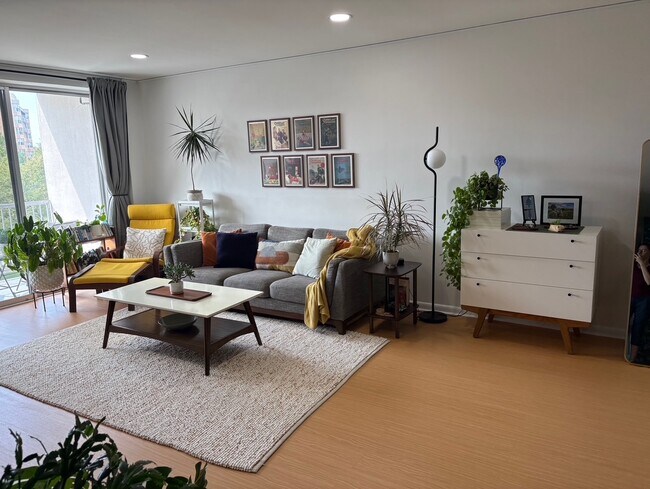 living rooom 3 - 4977 Battery Ln