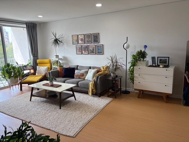 living rooom 3 - 4977 Battery Ln