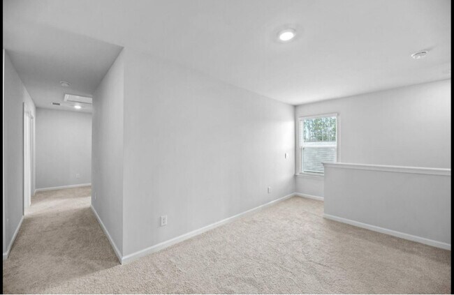 Foto del edificio - 218 Sweet Cherry Ln