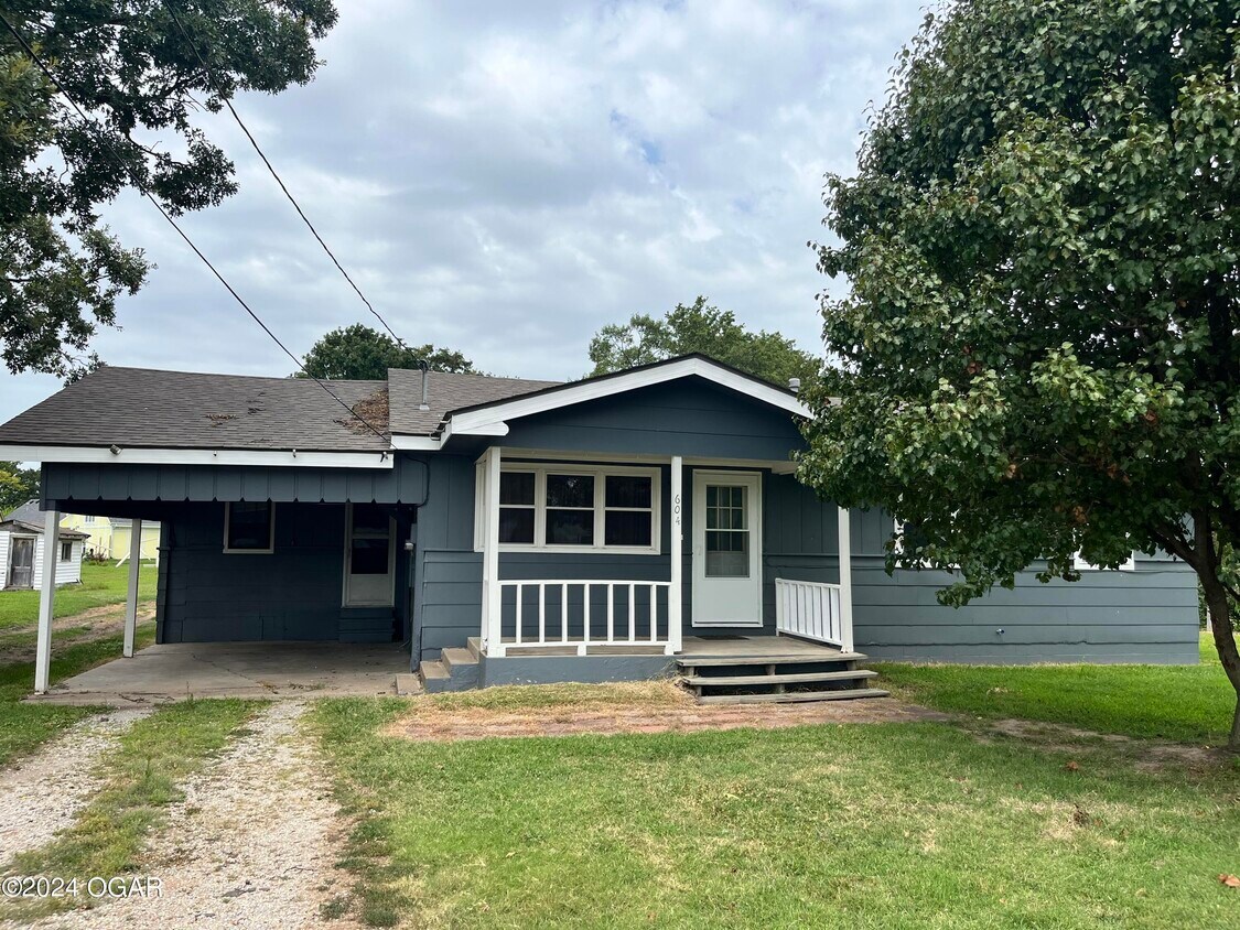 Primary Photo - 604 Walnut Ridge Dr
