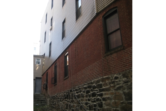 Building Photo - 163 Linden St