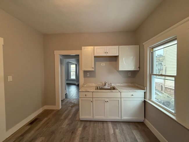 Building Photo - Warner Road 4 Bed Single