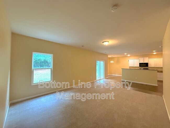Foto del edificio - 1321 Waylon Ave