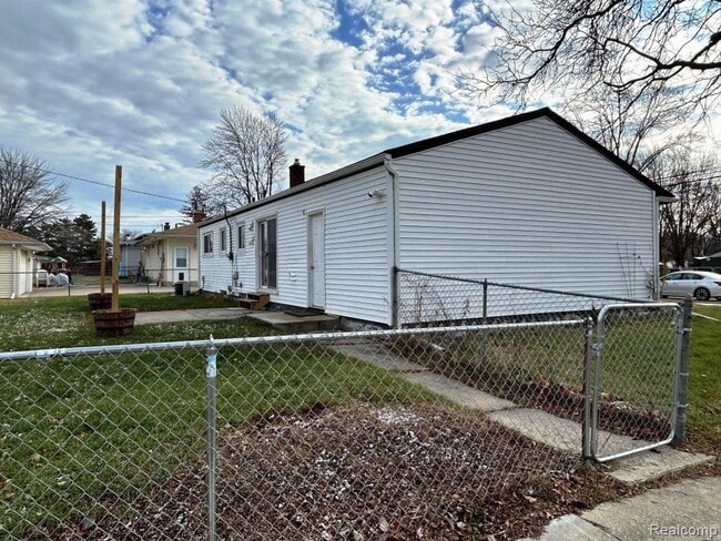 Building Photo - 12107 19 Mile Rd