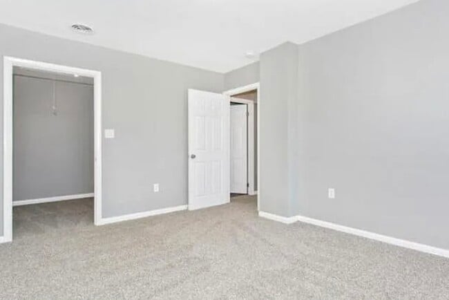 Building Photo - 5803 Oleander Plz