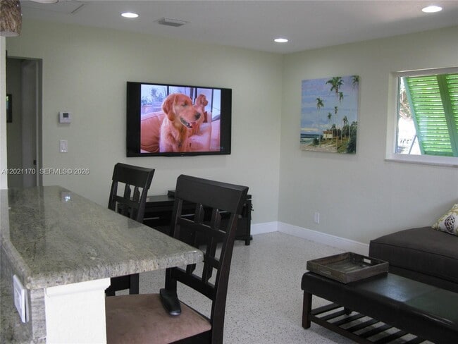 Building Photo - 13767 Oleander Ave