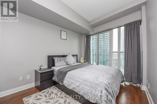 Building Photo - 50 Absolute Ave