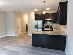 Building Photo - 1059 McKay Dr