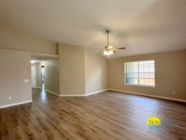 Building Photo - Gated Community with a community pool!