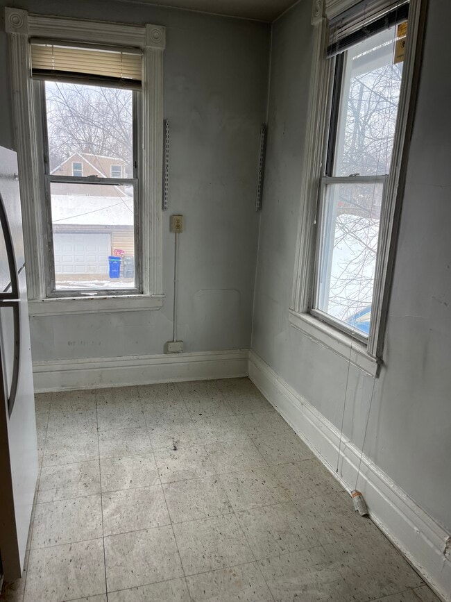 Building Photo - 617 Maryland Ave E