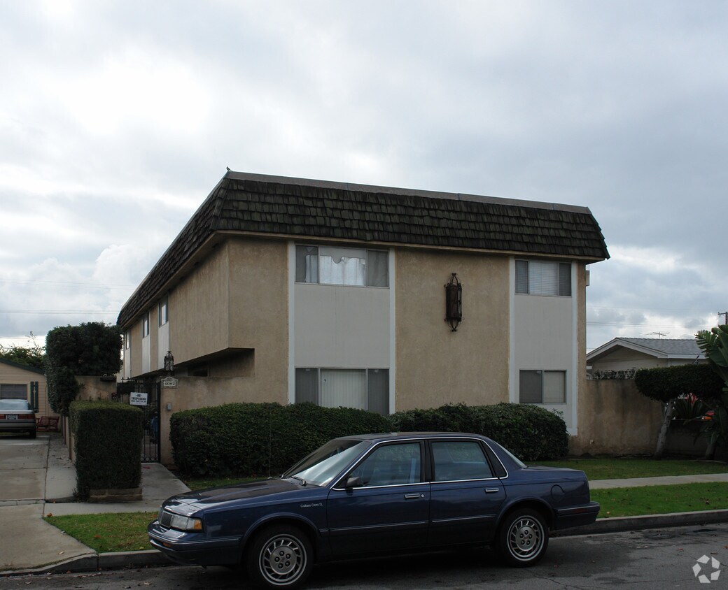 Building Photo - 4082 Howard Ave