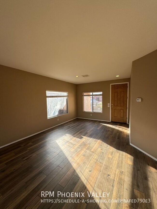 Foto del edificio - 9450 W Quail Ave