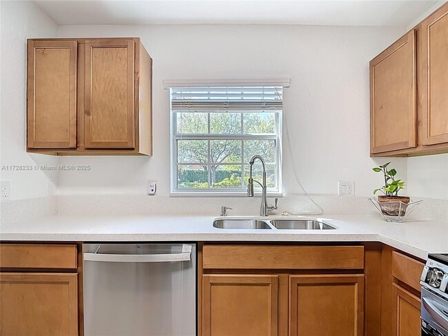 Building Photo - 9101 Gervais Cir