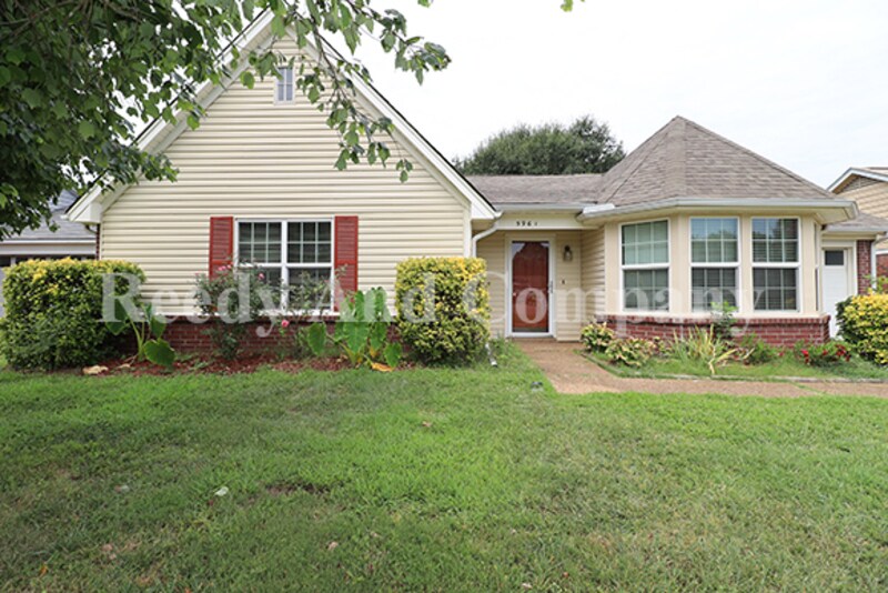 Primary Photo - 5961 Kentwood Dr