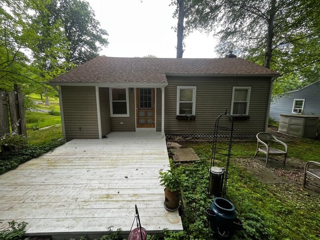 Foto del edificio - Lake Cottage Charm Near Coventry Lake Beach