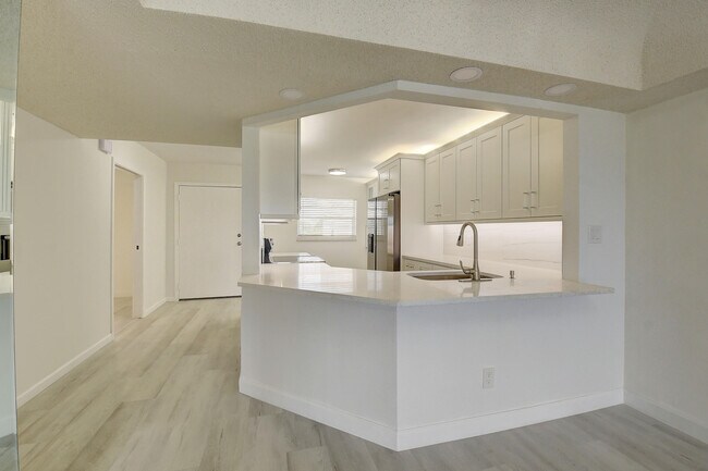 Foto del edificio - 23305 Barwood Ln N