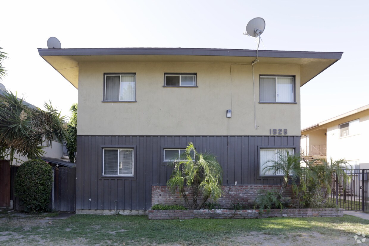 Building Photo - 1826 W Greenleaf Ave