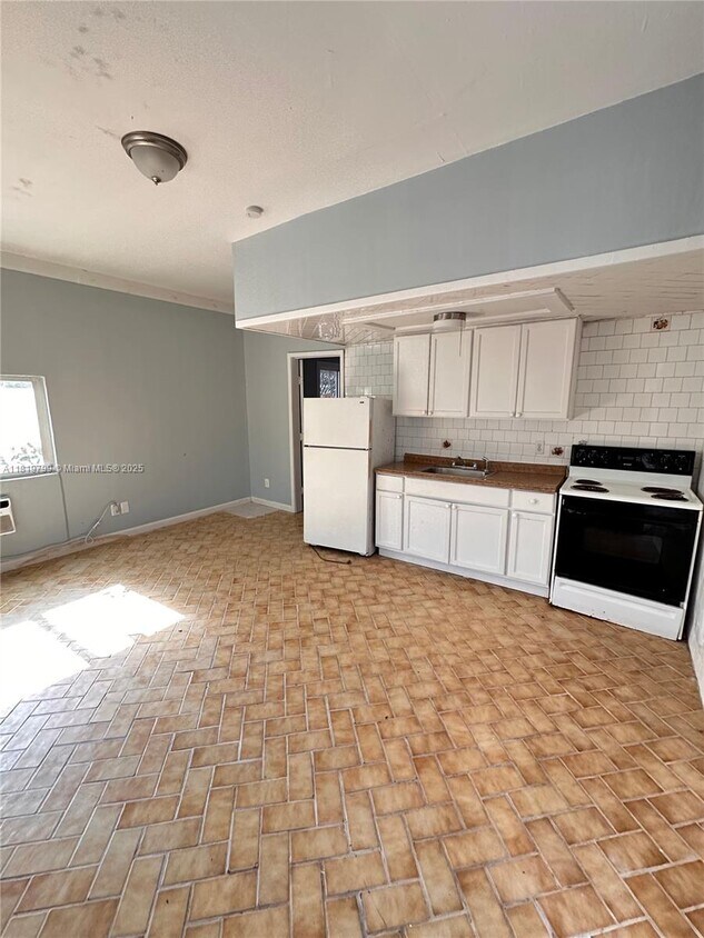 Foto principal - 437 NE 30th St