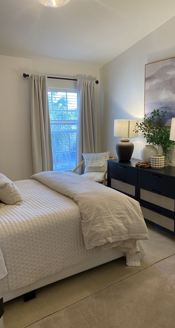 Building Photo - ** 3/2.5 TOWNHOUSE AVAILABLE FOR SEASON ** BEAUTIFULLY UPDATED UNIT ** STRATFORD PLACE NORTH NAPL...