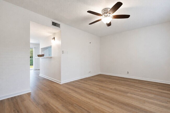 Foto del edificio - 11002 Hammerly Blvd