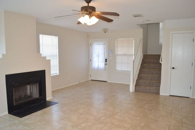 Building Photo - Beautiful, remodeled 3 bedroom 2 bath in C...