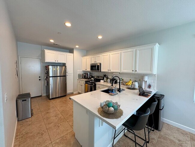 Building Photo - Beautiful House in Wolfcreek- Close to Pec...