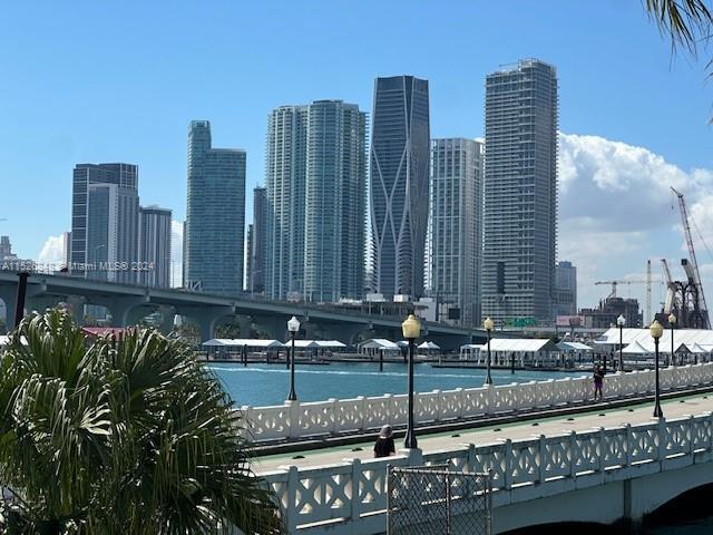 Foto del edificio - 801 N Venetian Dr