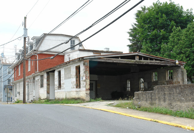 Building Photo - 25 - 31 E Main St