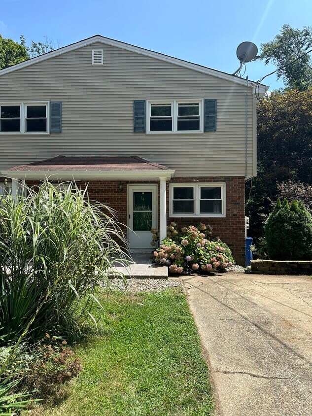 Primary Photo - 14 Cedar Ln