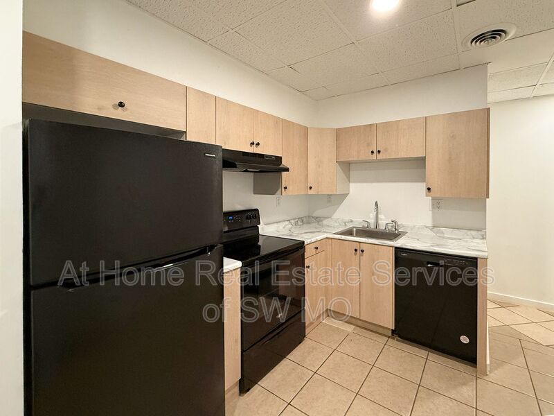 Primary Photo - 3342 E Linwood St