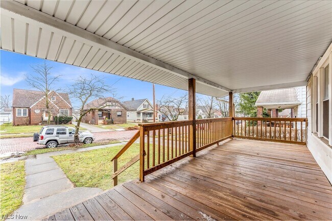 Foto del edificio - 8301 Bancroft Ave