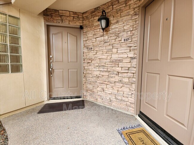 Building Photo - 3235 E Camelback Rd