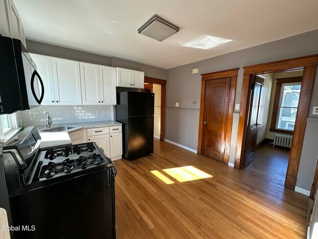 Foto del edificio - 65 Ten Eyck Ave