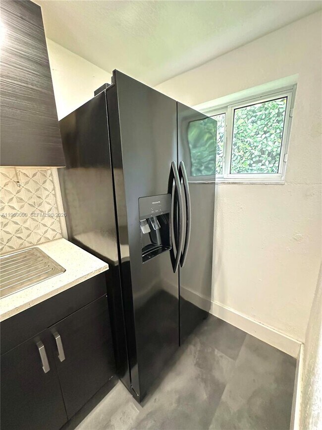 Foto del edificio - 1960 W 63rd St