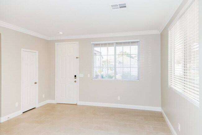 Building Photo - 486 Kirkstone Way