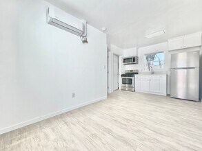 Building Photo - 1763 W 38th St