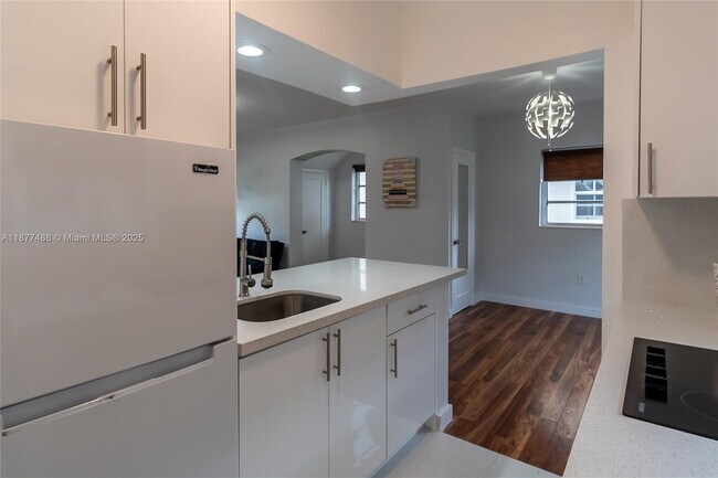 Building Photo - 1205 Marseille Dr