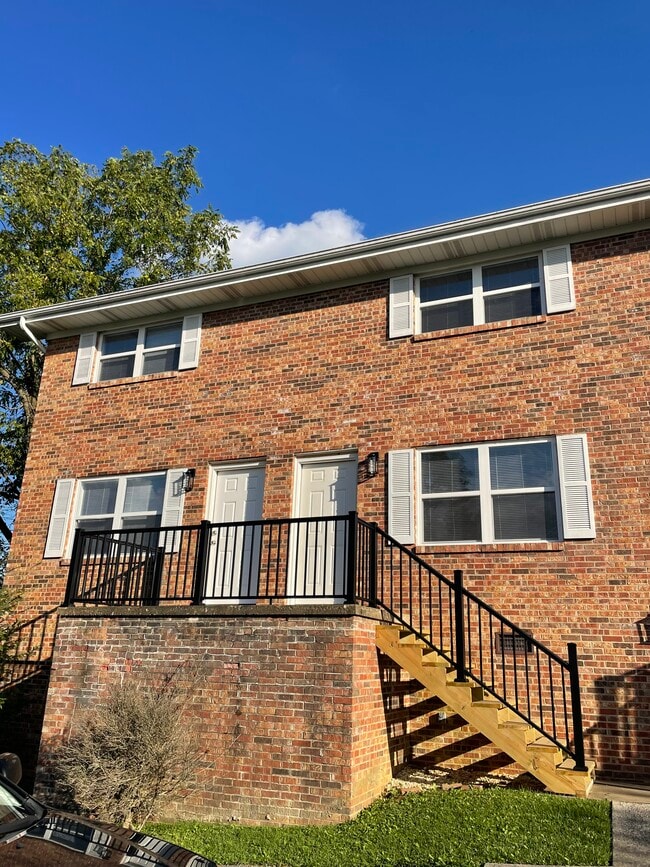 101 W Barton Ridge Rd