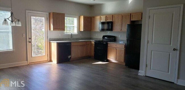 Building Photo - 4390 McClure Dr