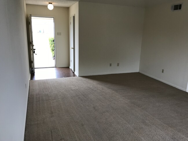 Building Photo - Duplex