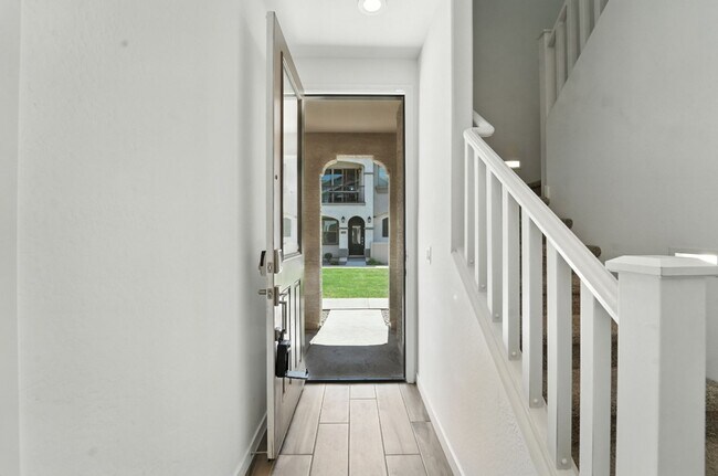 Foto del edificio - Like Brand New Luxurious Modern 3 Bedroom ...