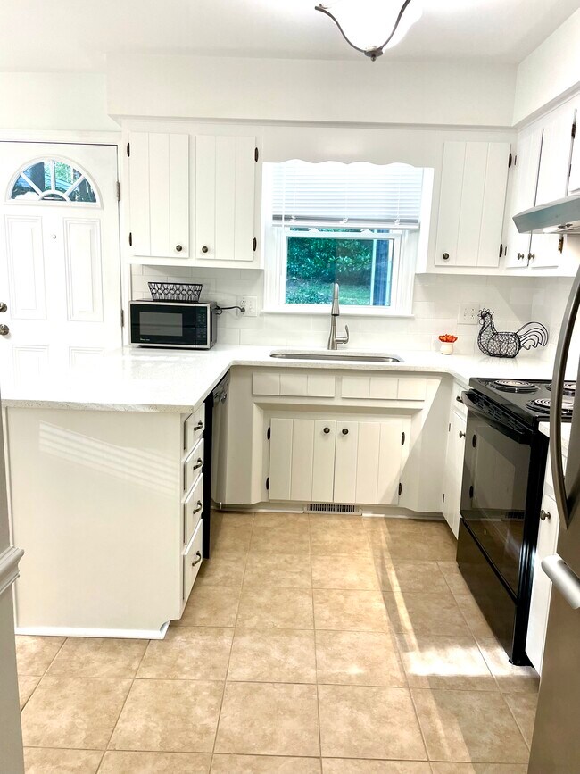 Photo - 102 Chevis Dr Townhome