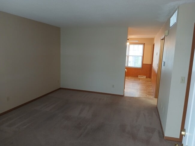 Building Photo - 2 Bedroom, 1.5 bathroom, 1 car garage Duplex Available!!!