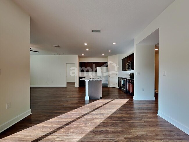 Building Photo - 11520 World Woods Ct