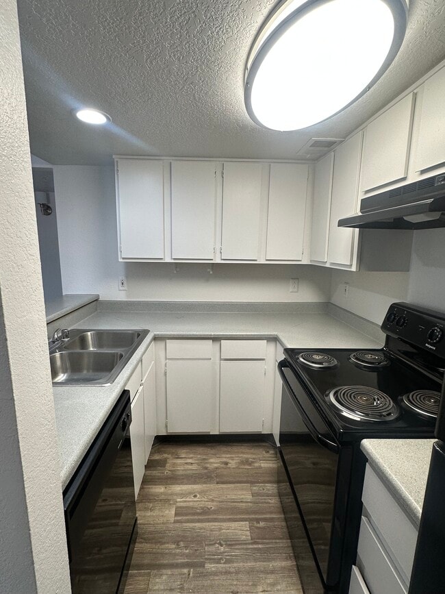 Building Photo - Lifestyles at Renaissance