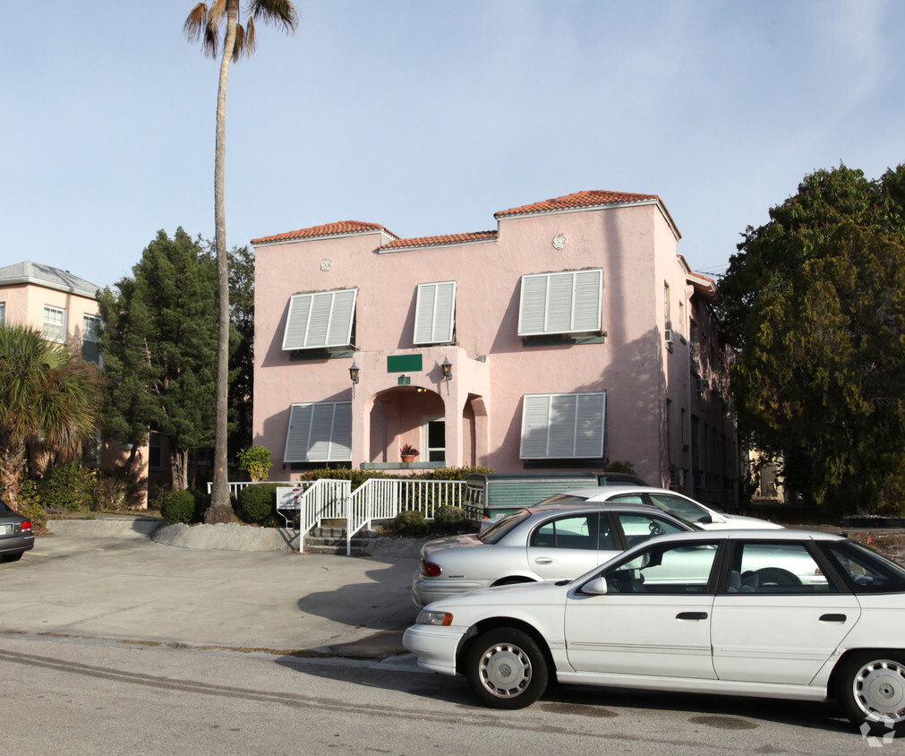 Primary Photo - Venice Island Apartment Building